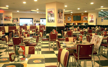Imagem de destaque para Johnny Rockets - West Plaza