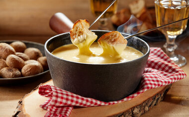 Imagem de destaque para 10 lugares para comer fondue em São Paulo