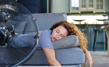Imagem de destaque para Tem dificuldade de dormir no calor? Confira 6 dicas para melhorar sua qualidade de sono