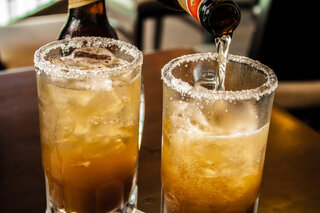 Restaurantes: Para os cervejeiros: 6 receitas de drinks com cerveja que vão te surpreender