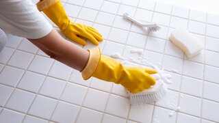 Estilo de vida: Nem cândida, nem sabão em pó: este truque caseiro é a melhor forma de clarear o rejunte dos azulejos