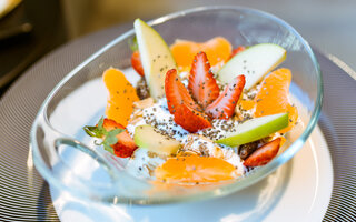 Frutas com molho de iogurte