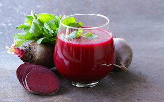 Suco de beterraba, maçã e gengibre