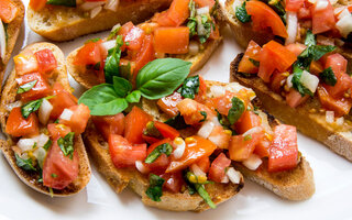 Bruscheta de tomate