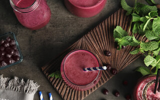 Suco de açaí, laranja e expresso