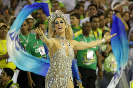 Viagens: Famosas que desfilam no Carnaval do Rio de Janeiro