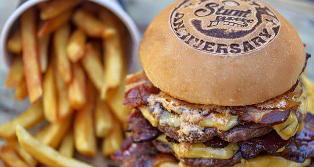 Imagem de destaque para Stunt Burger