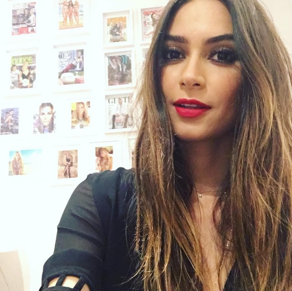Comportamento: Thaila Ayala é batizada em igreja evangélica e posta foto no Instagram